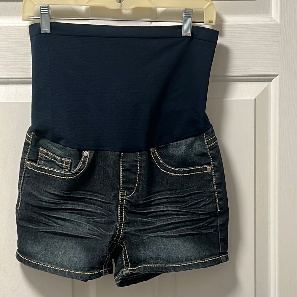 Bella Vida Maternity Jean Shorts Size Small